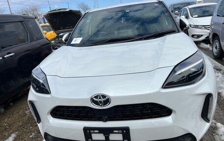 Toyota Yaris Cross, 2022 год, 1 800 000 рублей, 2 фотография