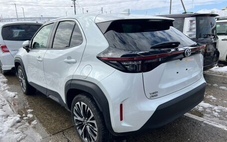 Toyota Yaris Cross, 2022 год, 1 800 000 рублей, 5 фотография