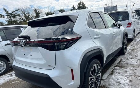 Toyota Yaris Cross, 2022 год, 1 800 000 рублей, 4 фотография