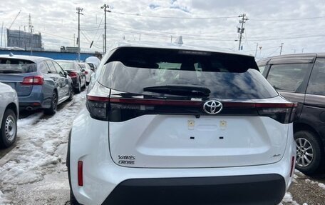 Toyota Yaris Cross, 2022 год, 1 800 000 рублей, 6 фотография
