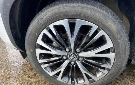 Toyota Yaris Cross, 2022 год, 1 800 000 рублей, 13 фотография