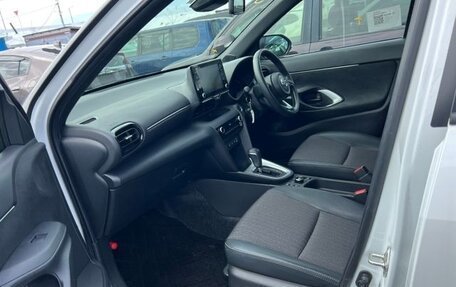 Toyota Yaris Cross, 2022 год, 1 800 000 рублей, 25 фотография