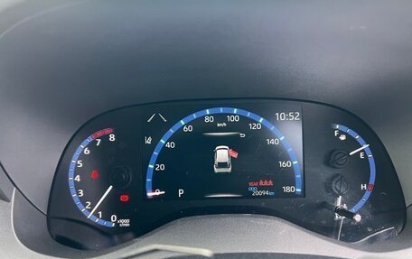 Toyota Yaris Cross, 2022 год, 1 800 000 рублей, 20 фотография