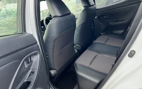 Toyota Yaris Cross, 2022 год, 1 800 000 рублей, 27 фотография