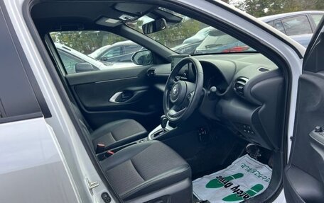 Toyota Yaris Cross, 2022 год, 1 800 000 рублей, 18 фотография