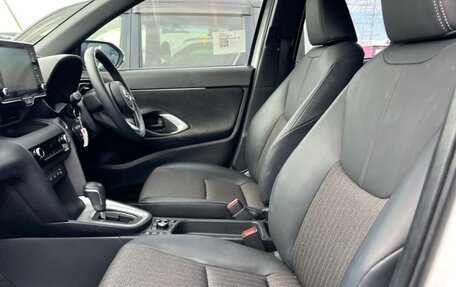 Toyota Yaris Cross, 2022 год, 1 800 000 рублей, 23 фотография