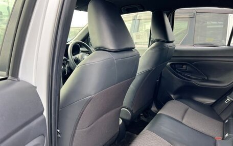 Toyota Yaris Cross, 2022 год, 1 800 000 рублей, 28 фотография
