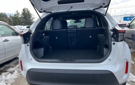 Toyota Yaris Cross, 2022 год, 1 800 000 рублей, 34 фотография