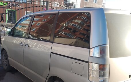 Toyota Voxy II, 2004 год, 1 290 000 рублей, 1 фотография