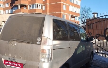 Toyota Voxy II, 2004 год, 1 290 000 рублей, 2 фотография