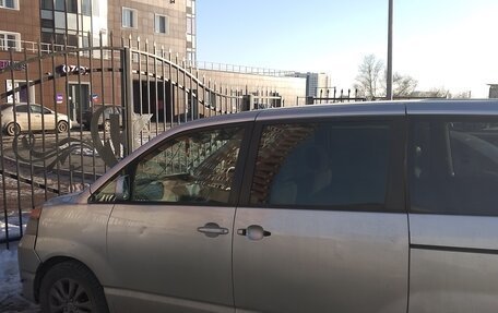 Toyota Voxy II, 2004 год, 1 290 000 рублей, 3 фотография