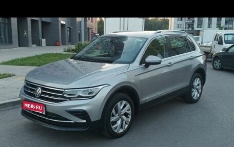 Volkswagen Tiguan II, 2021 год, 3 149 999 рублей, 1 фотография