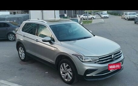 Volkswagen Tiguan II, 2021 год, 3 149 999 рублей, 3 фотография