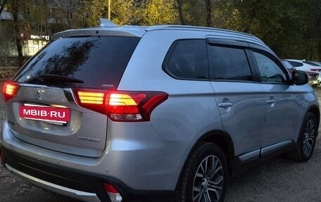 Mitsubishi Outlander III рестайлинг 3, 2017 год, 1 585 000 рублей, 4 фотография