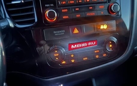 Mitsubishi Outlander III рестайлинг 3, 2015 год, 1 740 000 рублей, 6 фотография