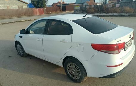 KIA Rio III рестайлинг, 2015 год, 830 000 рублей, 2 фотография