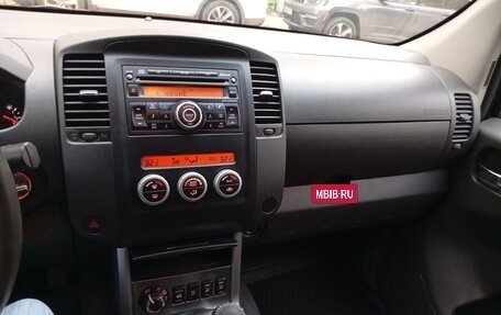 Nissan Navara (Frontier), 2010 год, 1 000 000 рублей, 24 фотография