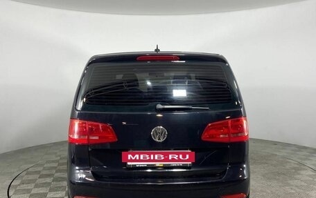 Volkswagen Touran III, 2011 год, 850 000 рублей, 6 фотография