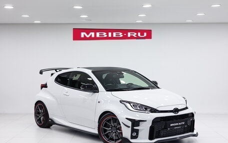 Toyota Yaris, 2024 год, 6 490 000 рублей, 3 фотография