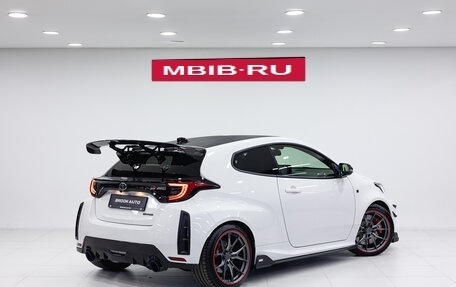 Toyota Yaris, 2024 год, 6 490 000 рублей, 4 фотография