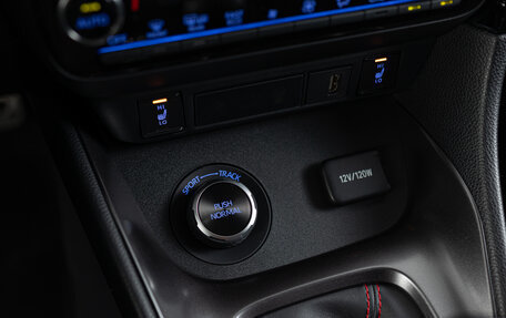 Toyota Yaris, 2024 год, 6 490 000 рублей, 22 фотография