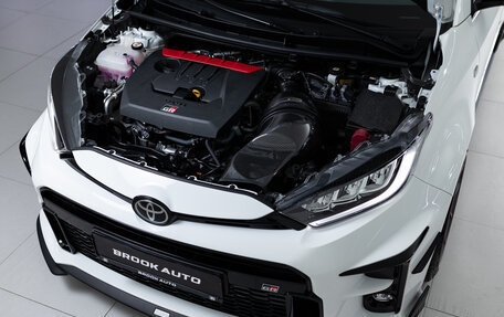 Toyota Yaris, 2024 год, 6 490 000 рублей, 28 фотография