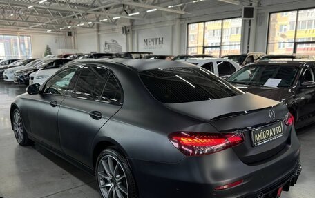 Mercedes-Benz E-Класс, 2021 год, 3 250 000 рублей, 4 фотография