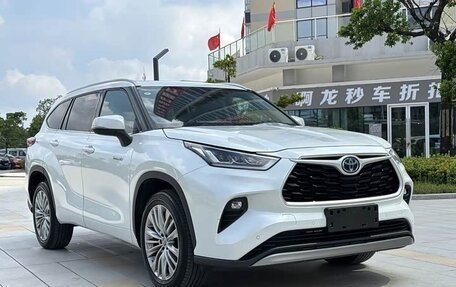 Toyota Highlander, 2022 год, 3 390 000 рублей, 3 фотография