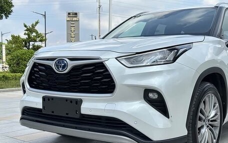Toyota Highlander, 2022 год, 3 390 000 рублей, 4 фотография