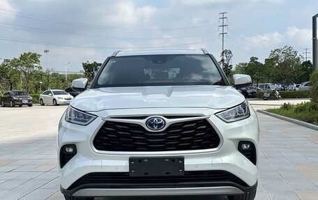 Toyota Highlander, 2022 год, 3 390 000 рублей, 2 фотография