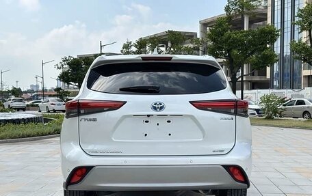 Toyota Highlander, 2022 год, 3 390 000 рублей, 7 фотография
