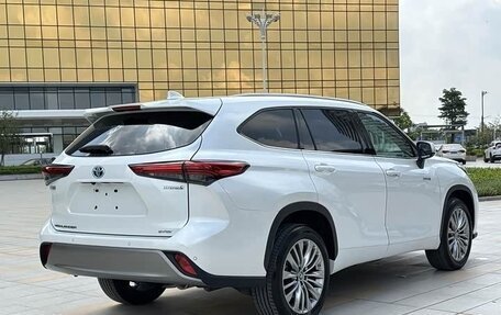 Toyota Highlander, 2022 год, 3 390 000 рублей, 6 фотография