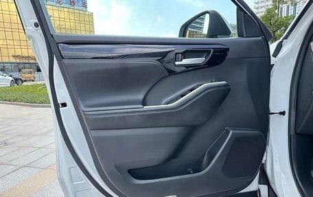Toyota Highlander, 2022 год, 3 390 000 рублей, 14 фотография