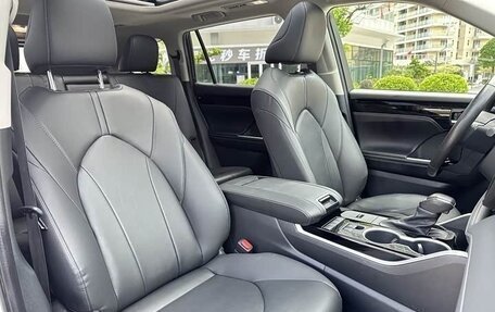 Toyota Highlander, 2022 год, 3 390 000 рублей, 13 фотография