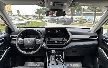 Toyota Highlander, 2022 год, 3 390 000 рублей, 16 фотография