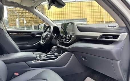 Toyota Highlander, 2022 год, 3 390 000 рублей, 12 фотография