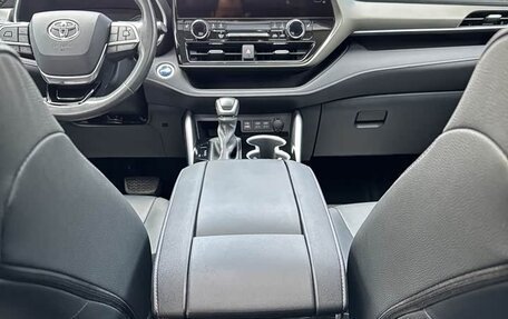 Toyota Highlander, 2022 год, 3 390 000 рублей, 20 фотография