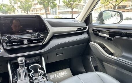 Toyota Highlander, 2022 год, 3 390 000 рублей, 19 фотография