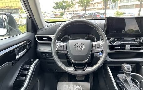 Toyota Highlander, 2022 год, 3 390 000 рублей, 17 фотография