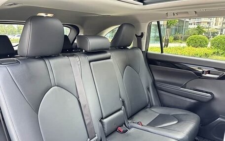 Toyota Highlander, 2022 год, 3 390 000 рублей, 21 фотография