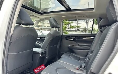 Toyota Highlander, 2022 год, 3 390 000 рублей, 22 фотография