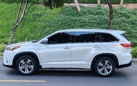 Toyota Highlander III, 2021 год, 2 620 000 рублей, 7 фотография