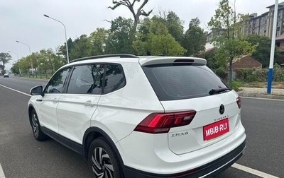 Volkswagen Tiguan II, 2021 год, 2 100 000 рублей, 1 фотография