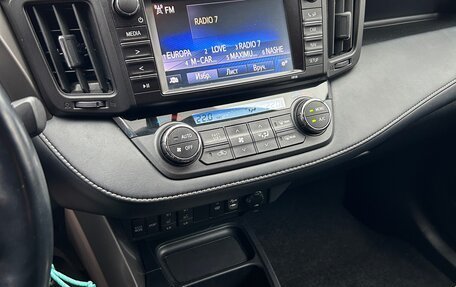 Toyota RAV4, 2017 год, 2 450 000 рублей, 12 фотография