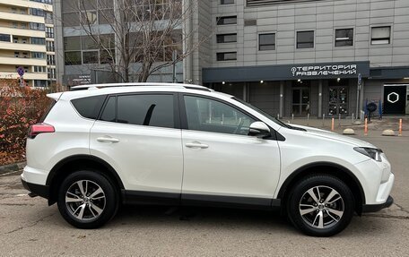 Toyota RAV4, 2017 год, 2 450 000 рублей, 8 фотография