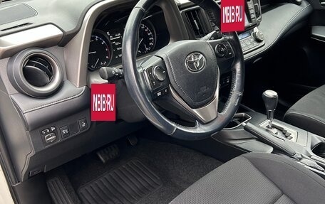 Toyota RAV4, 2017 год, 2 450 000 рублей, 10 фотография