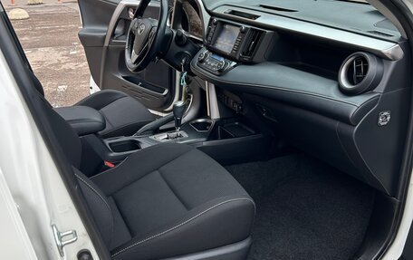 Toyota RAV4, 2017 год, 2 450 000 рублей, 16 фотография