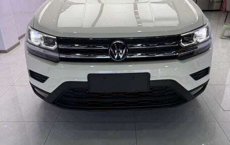 Volkswagen Tiguan II, 2021 год, 1 892 853 рублей, 2 фотография