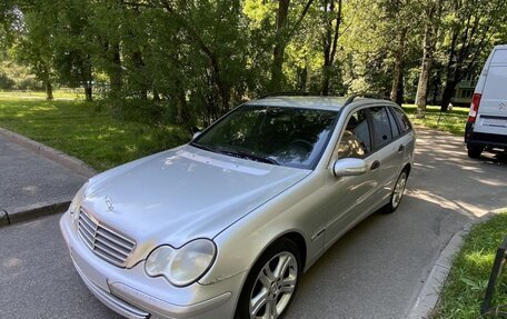 Mercedes-Benz C-Класс, 2004 год, 450 000 рублей, 1 фотография