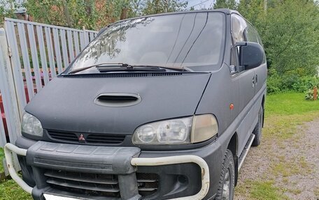 Mitsubishi Delica IV, 1995 год, 600 000 рублей, 3 фотография